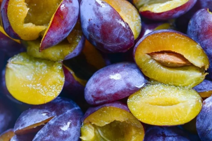 Видалення кісточок із замороженої вишні, плодів сливи, абрикос, персика- фото № 1