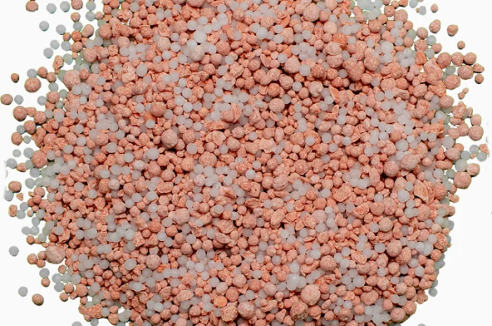 Минеральное удобрение для предотвращения пожелтения газона- фото № 2