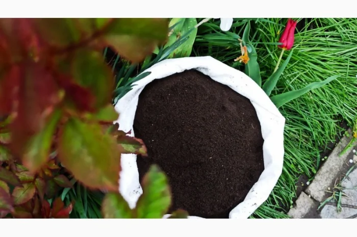 Біогумус вермікомпост просіяний добриво для саду городу компост у мішку 10 і 30 кг- фото № 2