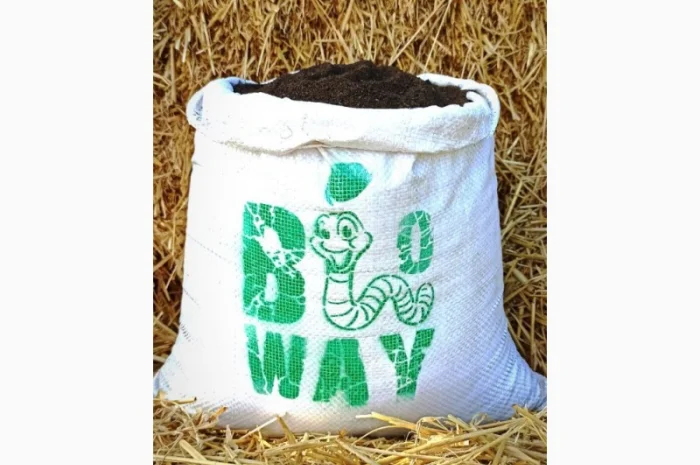Біогумус вермікомпост просіяний добриво для саду городу компост у мішку 10 і 30 кг- фото № 8