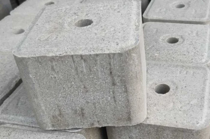 Соль кормовая, брикетированная - лизунец для животных- фото № 1