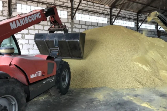 Продам соєвий жмих (макуху) Корм для свиней від 20 кг- фото № 1