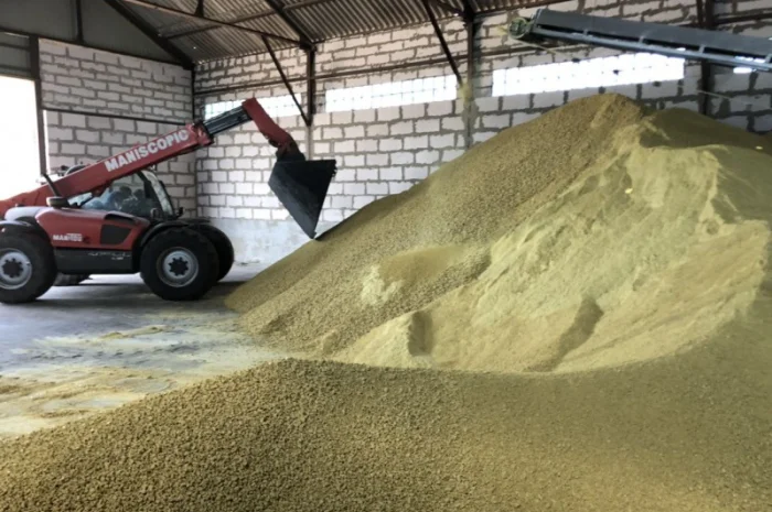 Продам корм для корів -соєвий жмих (шрот, макуха) з протеїном 44%.Доставка- фото № 3