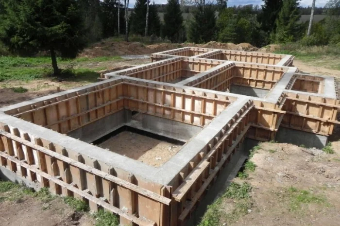 Заливка стрічкового фундаменту у Києві- фото № 1