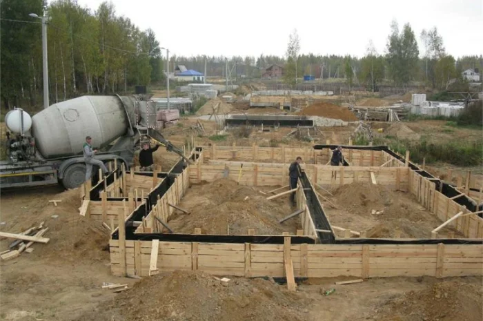Заливка стрічкових фундаментів у Києві та області- фото № 1