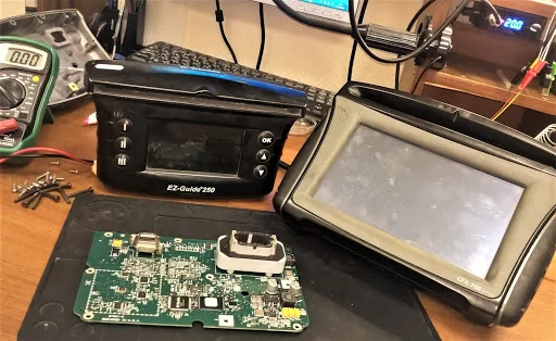 Ремонт и настройка систем параллельного вождения Trimble(Тримбл) CFX-750(FM-750)- фото № 1