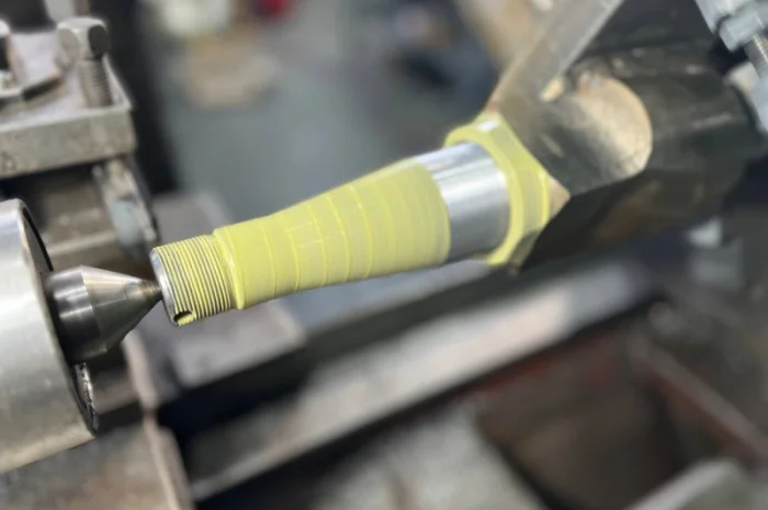 Напилення зношеного місця під підшипник поворотного кулака 669424 / 769637 Claas Lexion- фото № 4