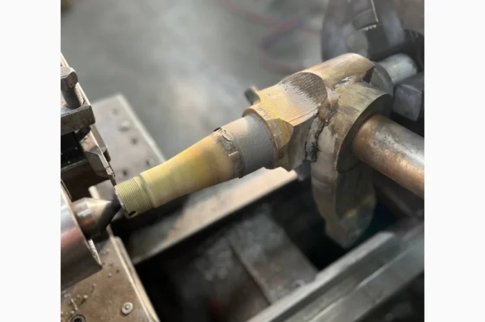 Напилення зношеного місця під підшипник поворотного кулака 669424 / 769637 Claas Lexion- фото № 5