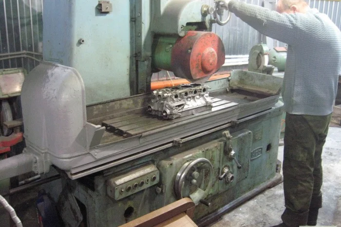 Ремонт головки блока цилиндров на спецтехнику- фото № 2