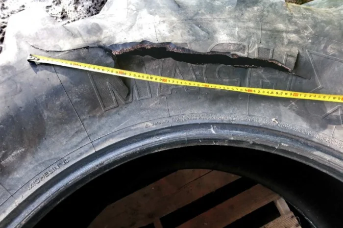 Сложные ремонты боковых порезов шин 710/75R42 Michelin- фото № 2