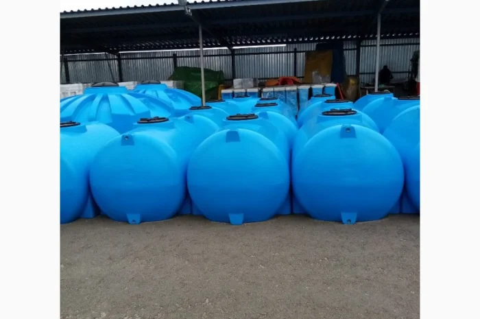 Пластиковая емкость для различных жидкостей- фото № 1