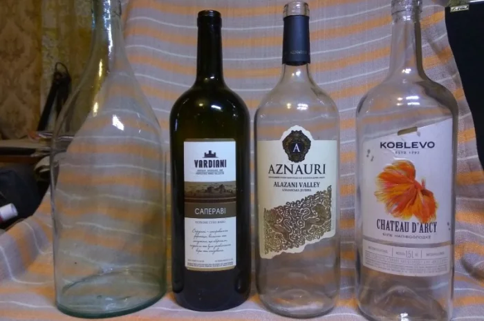 Бутылки стеклянные прозрачные и тёмные (1, 5 л) для вина- фото № 1