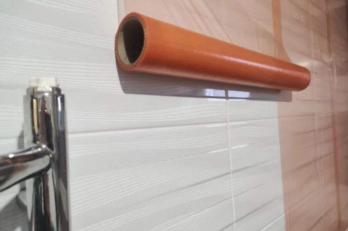 Плівка захисна самоклеюча для захисту поверхонь при ремонті РУЛОН- фото № 2