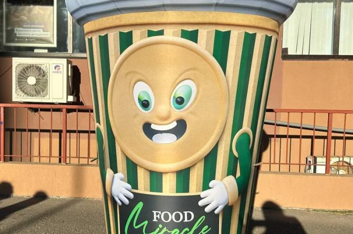 Светящаяся уличная реклама- фото № 2