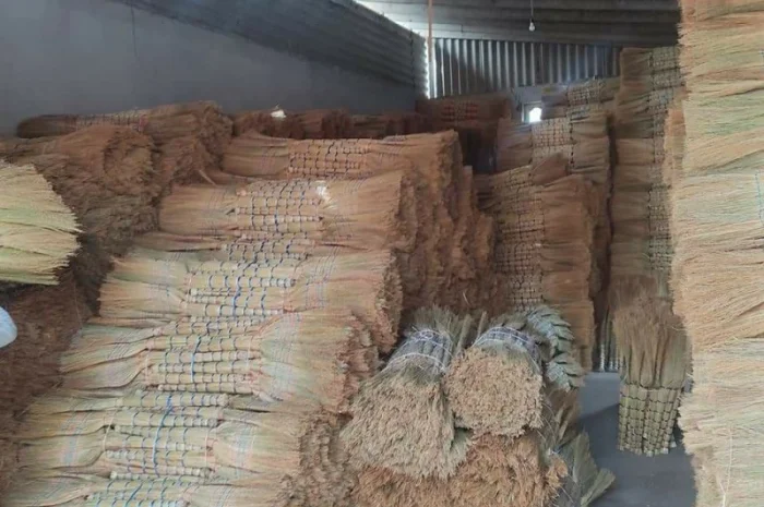 Веник сорго оптом за вигідною ціною- фото № 2