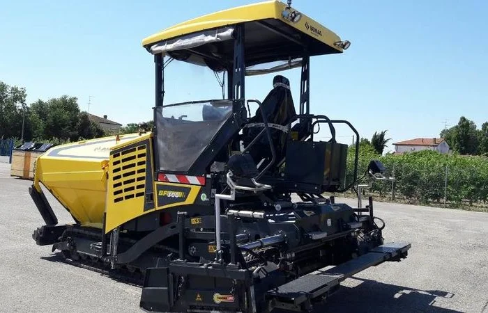 Асфальтоукладчик Bomag BF 300 C в продаже- фото № 2
