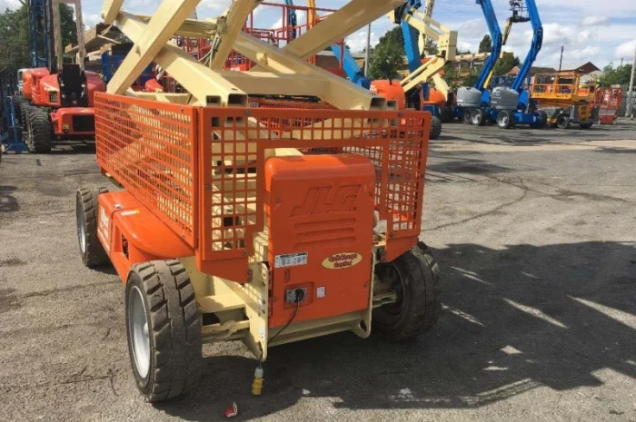 Подъемник ножничный JLG 4069LE – строительная техника- фото № 4