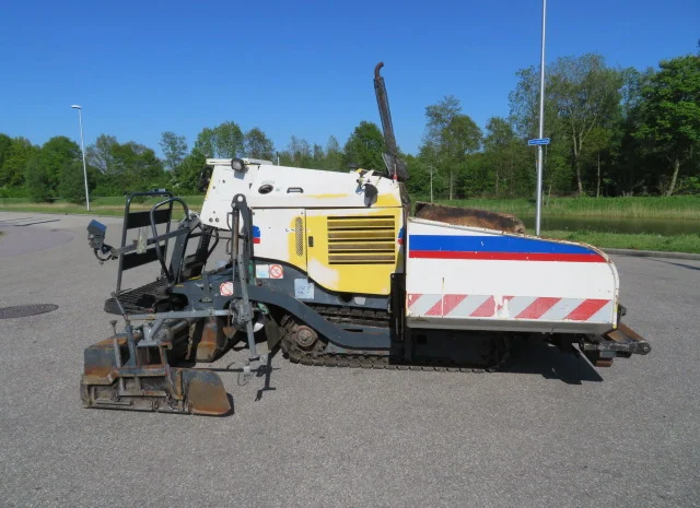 Асфальтоукладчик Bomag BF223 в продаже- фото № 6