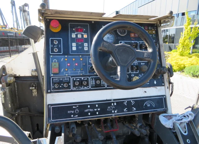 Асфальтоукладчик Bomag BF223 в продаже- фото № 17