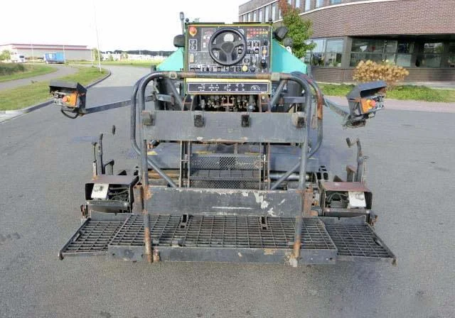 Асфальтоукладчик Bomag BF223 2008 года выпуска- фото № 7