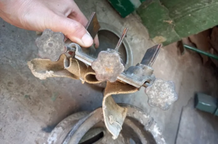 Старинная антикварная керосиновая лампа- фото № 12