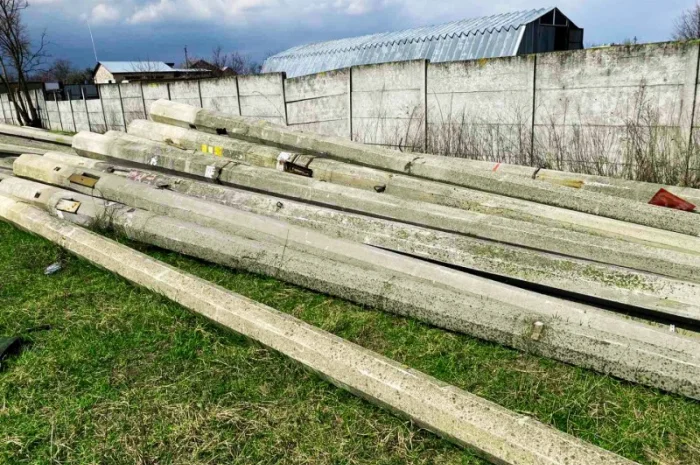 Столб бетонный- фото № 1