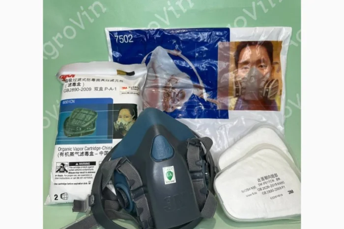 Респираторная маска 3М 7502 с фильтрами 6001- фото № 1