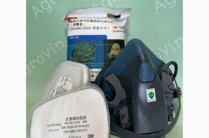 Респираторная маска 3М 7502 с фильтрами 6001- фото № 2