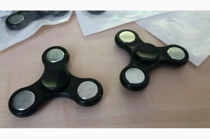 Успокоитель нервов, Спиннер, Fidget Spinner, для пальцев, вертушка, крутилка- фото № 2