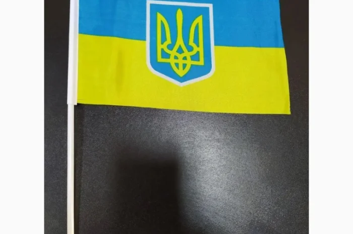 Маленький прапорець України з Тризубом на паличці, розмір: 21х14 см- фото № 2
