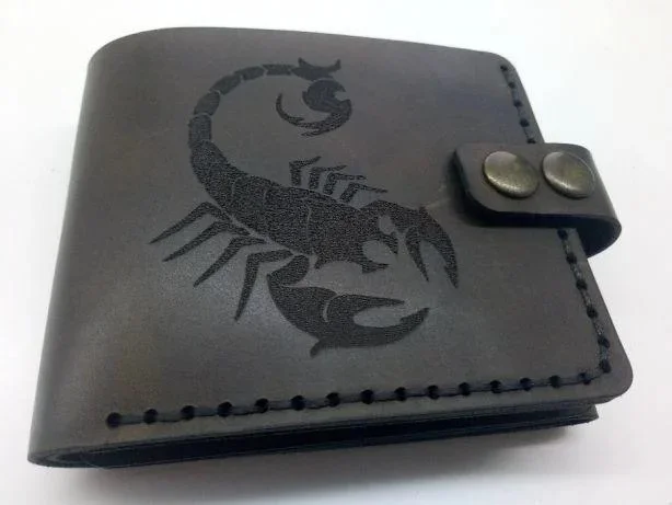 Кожаный кошелек с индивидуальной гравировкой- фото № 1