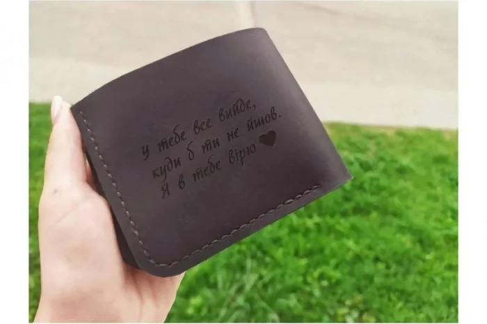 Кожаный кошелек с индивидуальной гравировкой- фото № 2