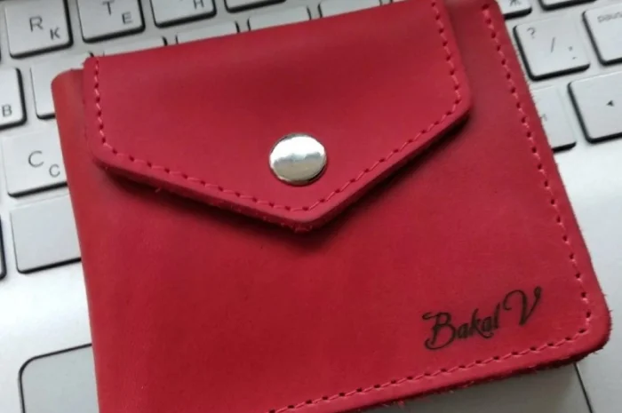 Кожаный кошелек с индивидуальной гравировкой- фото № 6