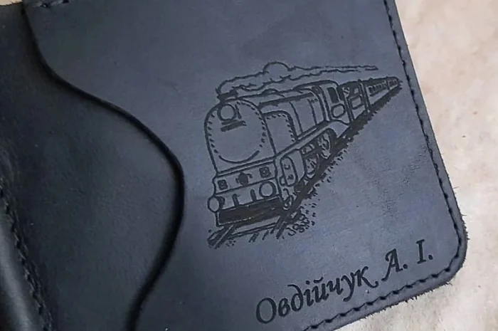 Кожаный зажим для денег с гравировкой, именной зажим для денег, ручная работа- фото № 5