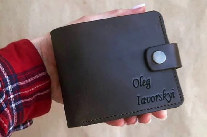 Кожаный кошелек с зажимом для денег и гравировкой на заказ- фото № 1