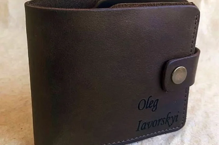 Кожаный кошелек с зажимом для денег и гравировкой на заказ- фото № 3