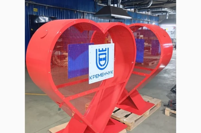 Контейнер для сбора ПЭТ в форме сердца- фото № 1