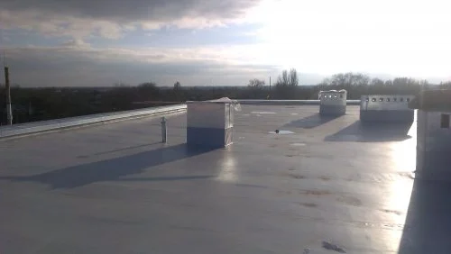 Проектирование и монтаж кровли из полимерной мембраны ПВХ в Сумах- фото № 1