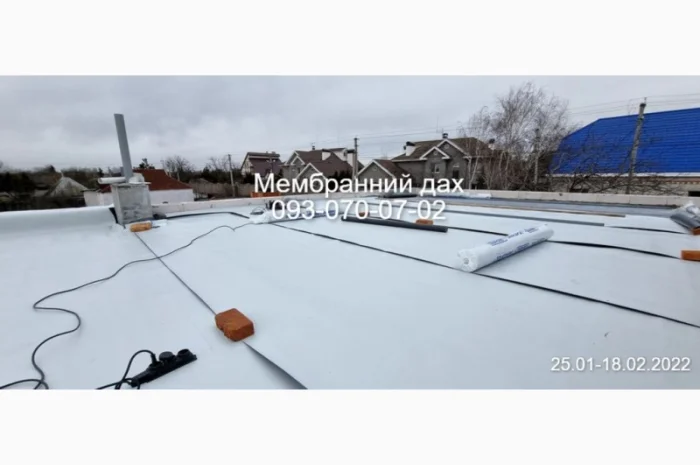 Укладання мембрани ПВХ на дахи та басейни- фото № 2