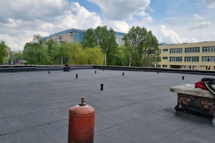 Ремонт та укладка рулонної плоскої покрівлі- фото № 1