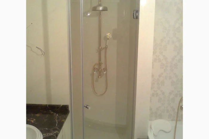 Стеклянные двери для душа раздвижные и распашные- фото № 2