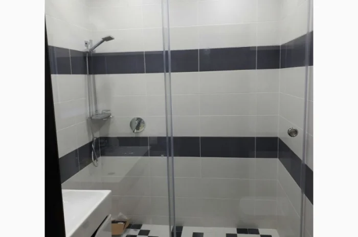 Раздвижные душевые двери и перегородки в ванной на заказ, изготовление и установка- фото № 1