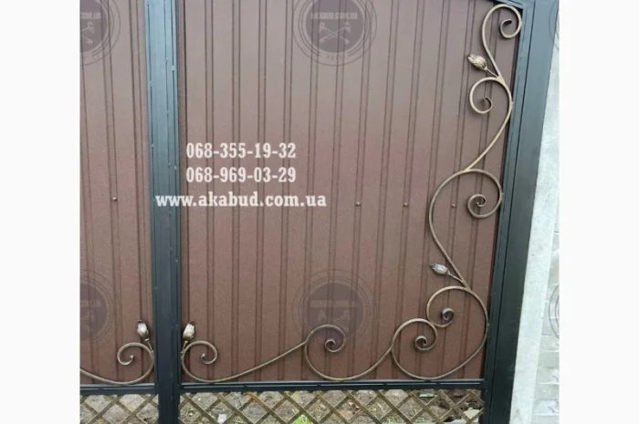 Распашные ворота из профлиста с бетонным забором- фото № 8