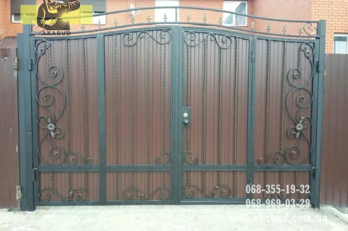 Простые ворота: распашные, откатные. Навесы, перила, решетки- фото № 12
