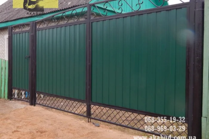 Простые ворота: распашные, откатные. Навесы, перила, решетки- фото № 2