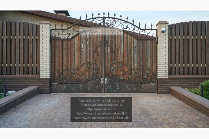 Ковані розпашні ворота з елементами кування- фото № 2