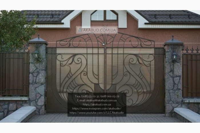 Ковані розпашні ворота з елементами кування- фото № 11