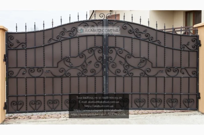 Ковані розпашні ворота з елементами кування- фото № 9