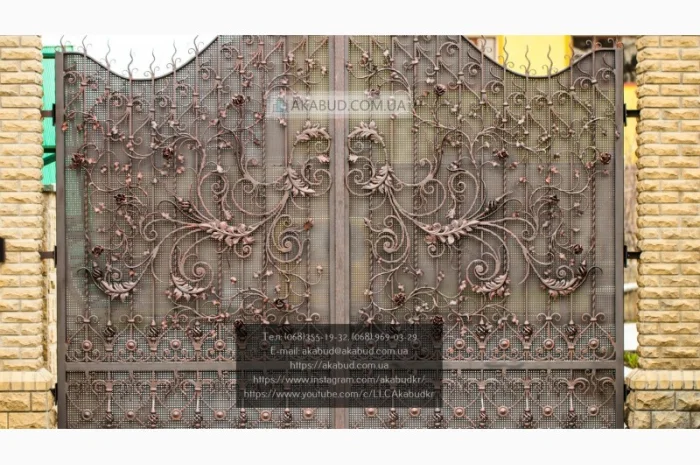 Ковані розпашні ворота з елементами кування- фото № 8