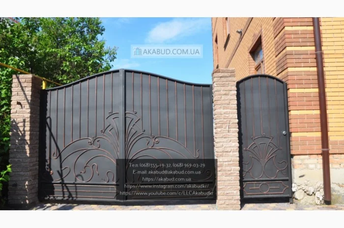 Ковані розпашні ворота з елементами кування- фото № 7